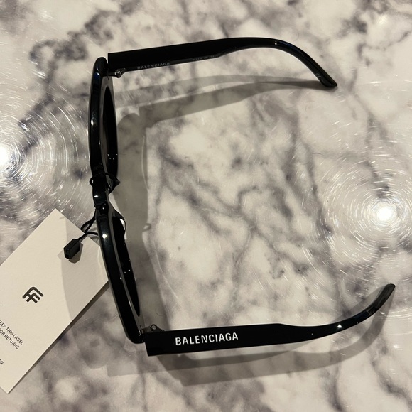 NWT Balenciaga Cat Eye Sunglasses Black - Picture 3 of 6